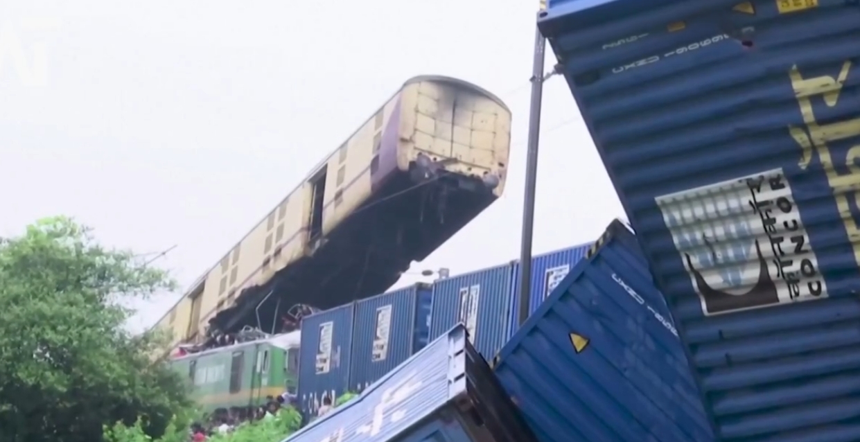 Multiple people dead in Train Crash in India – Freight Train Collides with Passenger Train